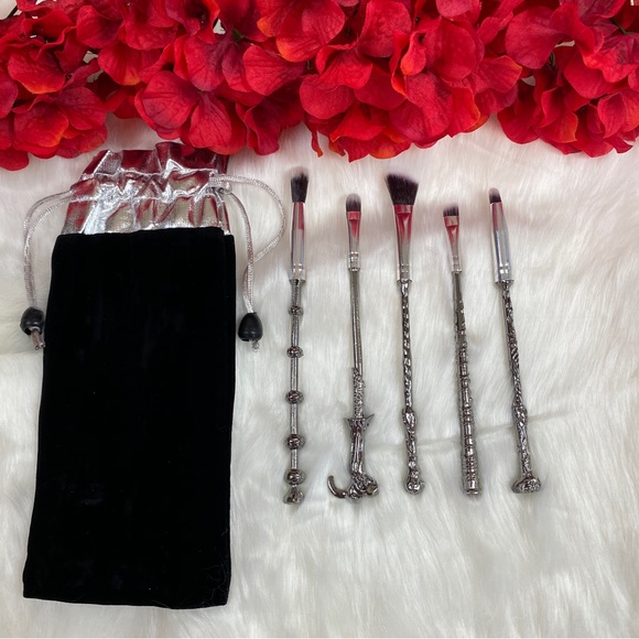 Harry Potter Wand 5 Piece Makeup Brush Set - Picture 4 of 13